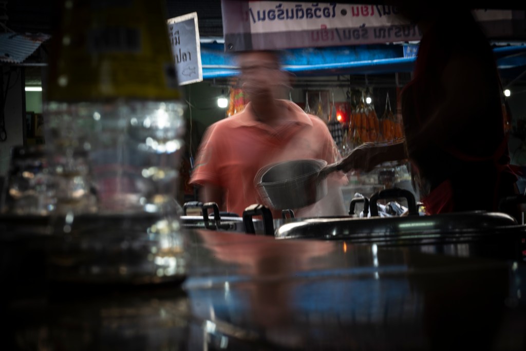 A speedy market kitchen in Kui Buri